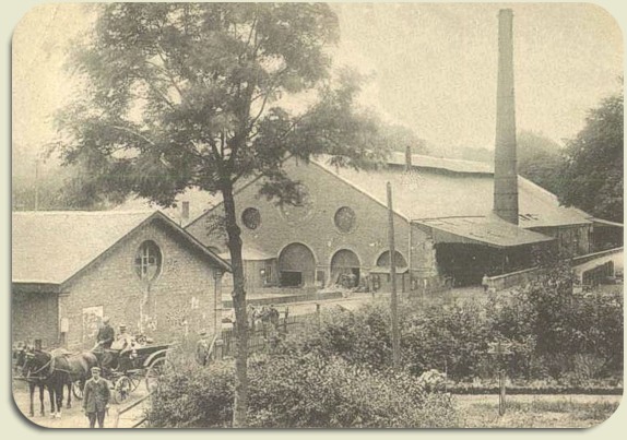 'Usine de Messempré', rond 1905. Toen de belangrijkste fabriek in de vallei van de Aunois en eigendom van industrieel Boutmy